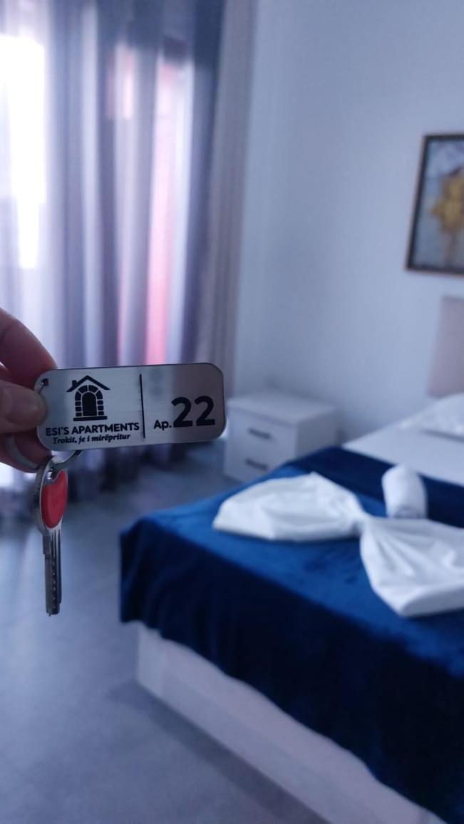 Esi's * Tirana